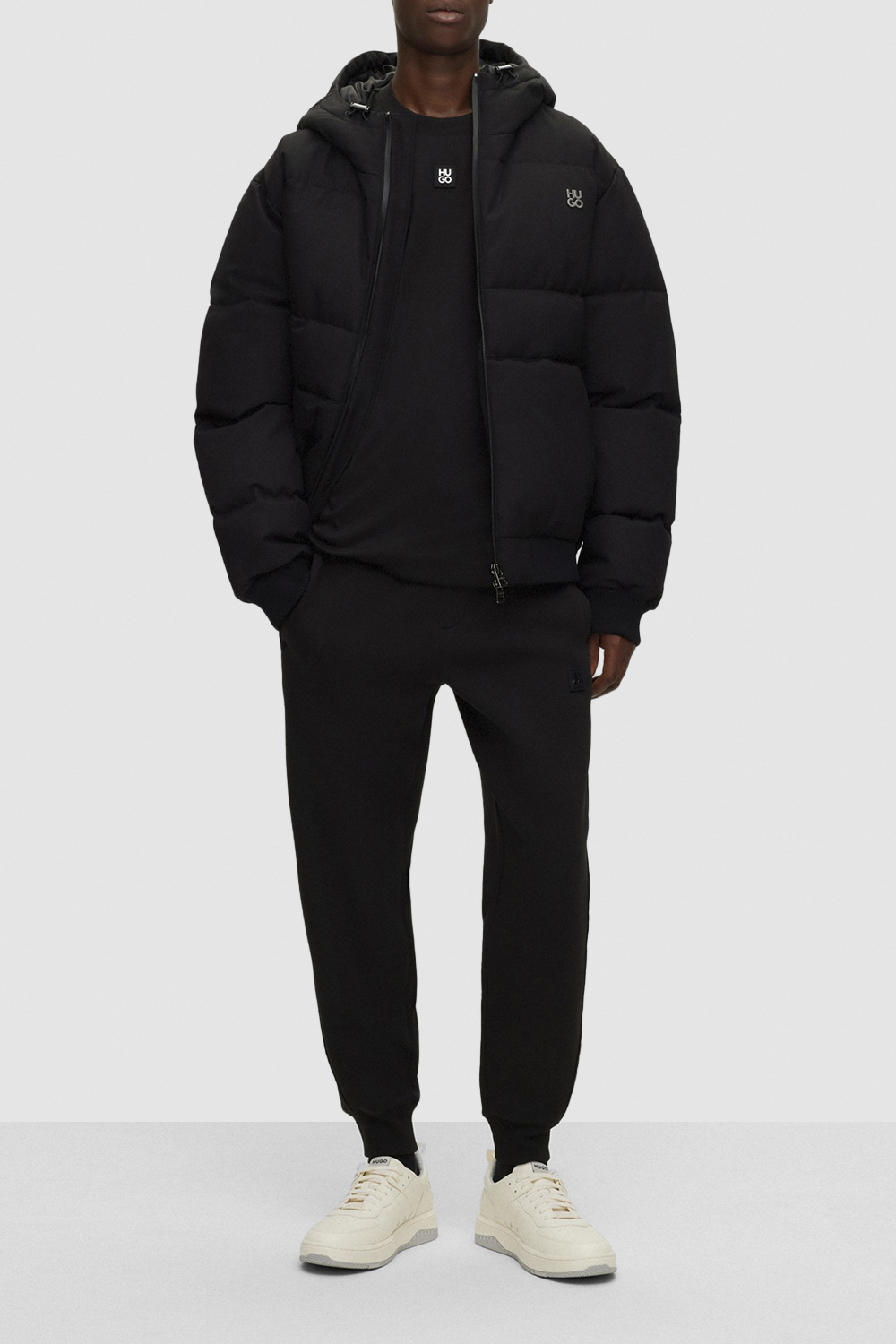 תמונת כל הלוק של חולצת טי